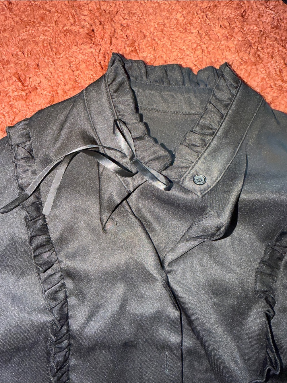 ROMWE Black Ruffle-Trim Button Front Blouse - Picture 3 of 4